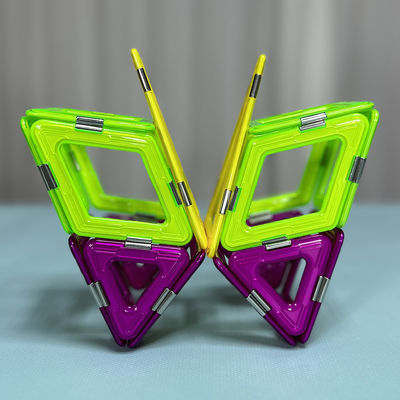 Magnetische Fliesen mit vielseitigen Formen für Tiere und Pflanzen