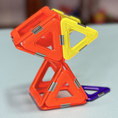 Magnetische Fliesen mit vielseitigen Formen für Tiere und Pflanzen