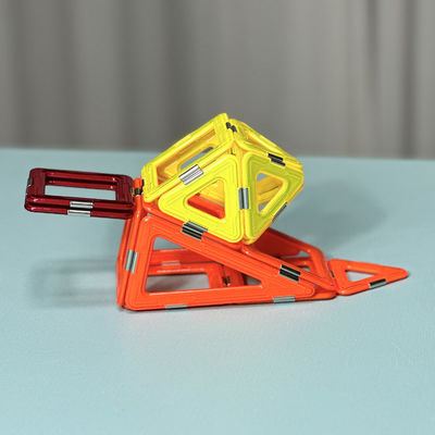 Magnetische Fliesen mit vielseitigen Formen für Tiere und Pflanzen