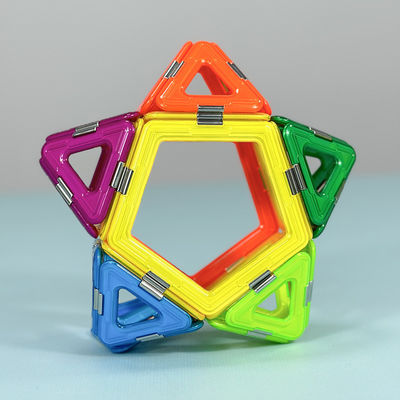 Geometrische magnetische Bausteine, farbenfrohe magnetische Fliesen Sternformen